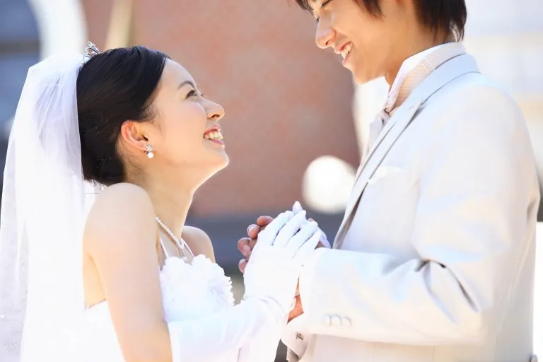 結婚式 カップル 幸せ